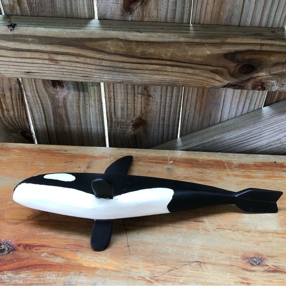 Vintage Handmade Black & White Orca Killer Whale Wooden Sculpture 15”L - Picture 5 of 7